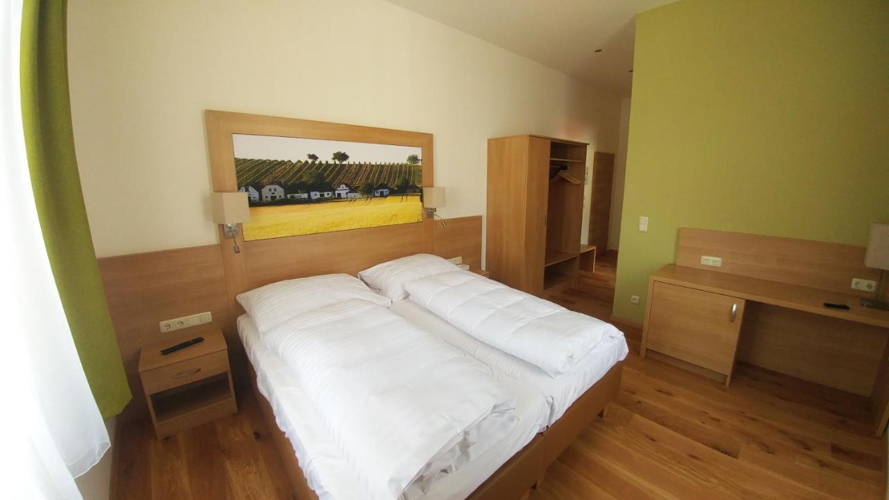 Weinhotel Rieder Poysdorf Exterior foto